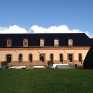 Ecurie transformée en salle de réception et chambres à l'étage3 9