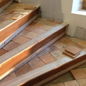 Rénovation d'escalier en tomettes et chêne 25
